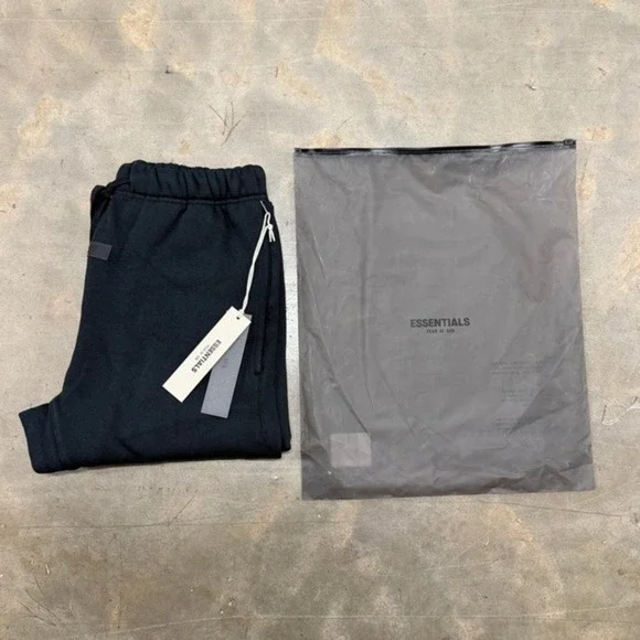 Fear of God Essentials SS22 'Stretch Limo' Relaxed Sweatpants Size M - Picture 2 of 8